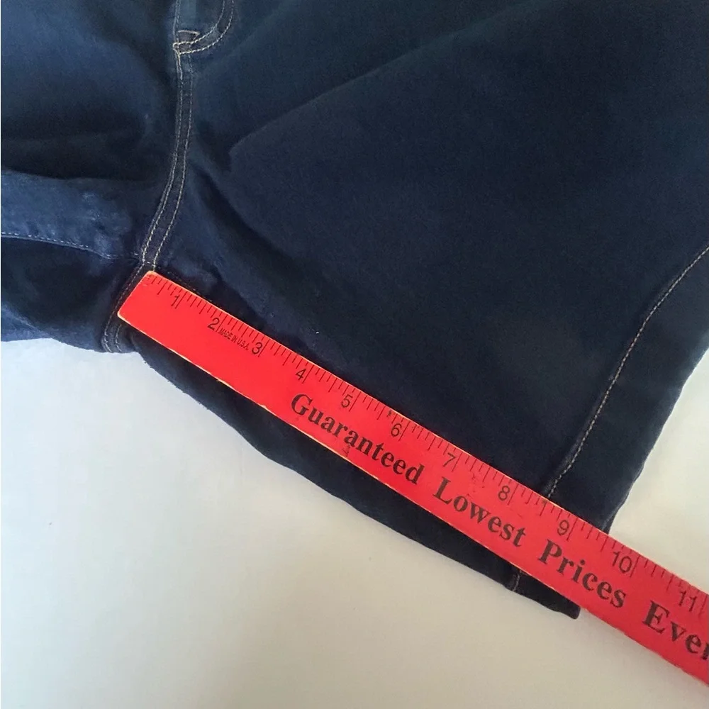 Torrid Jean Shorts Size 26 Plus Distressed‎ Stretch Denim Zip 3 Button Closure